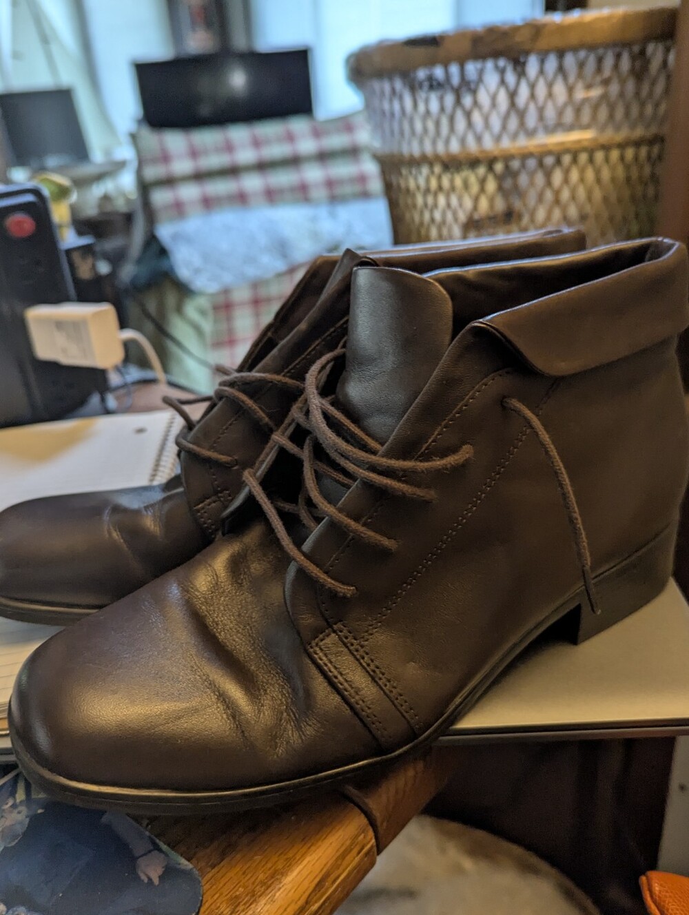Liz Baker Brown Leather Lace Up Leather Ankle Boots Sz 8.5 024-7613